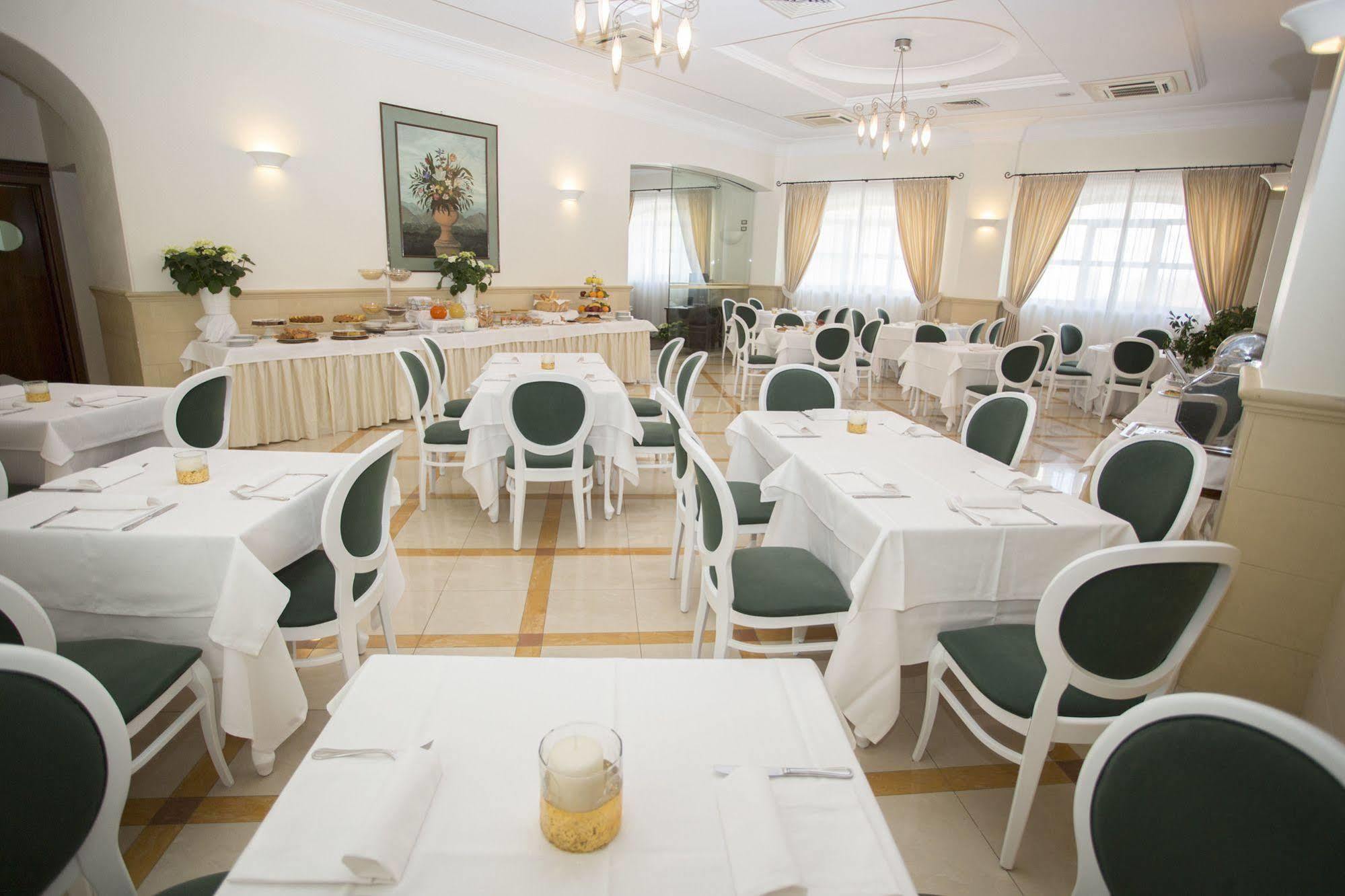 Hotel Cavaliere Noci Exterior photo