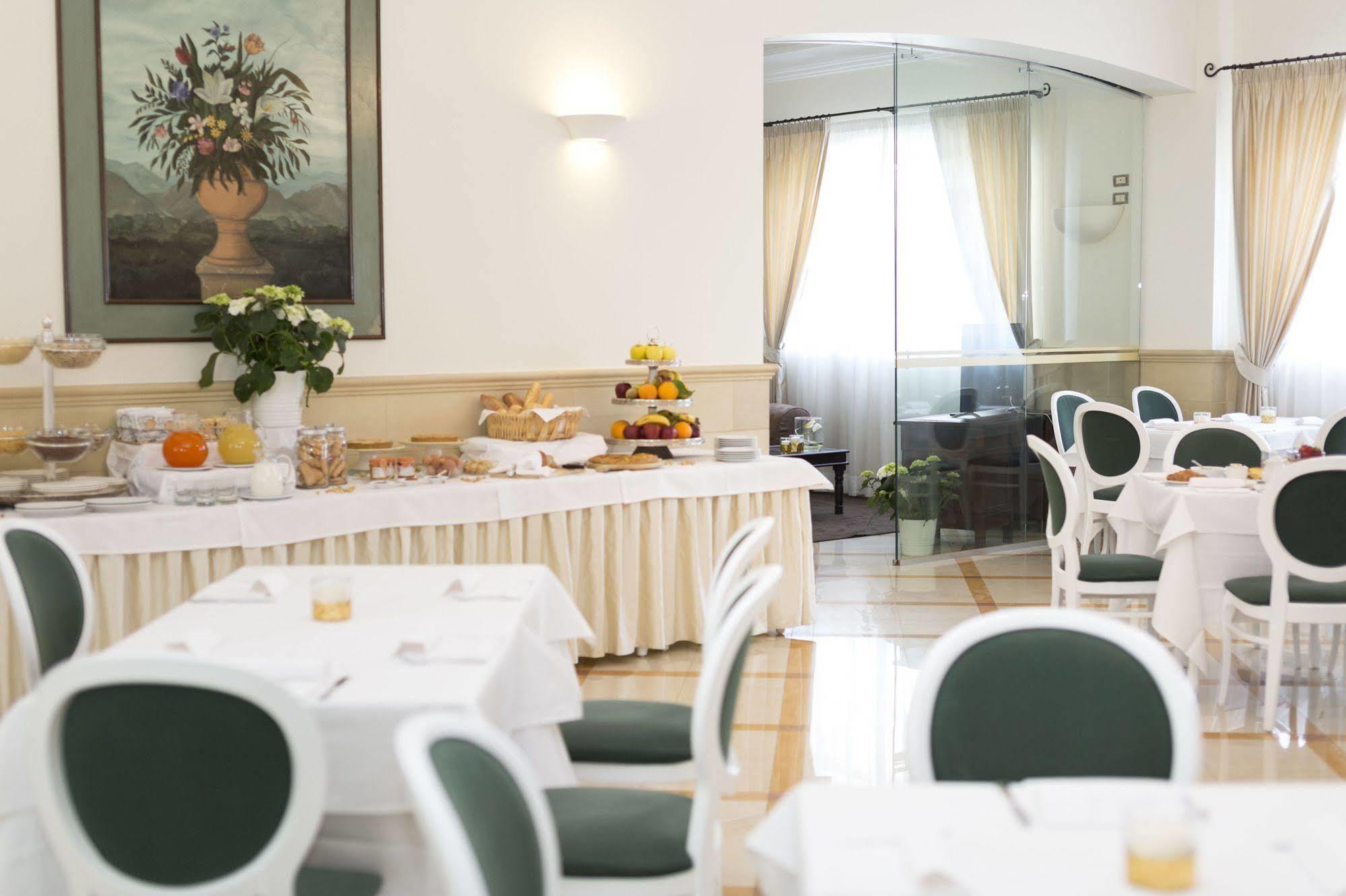 Hotel Cavaliere Noci Exterior photo